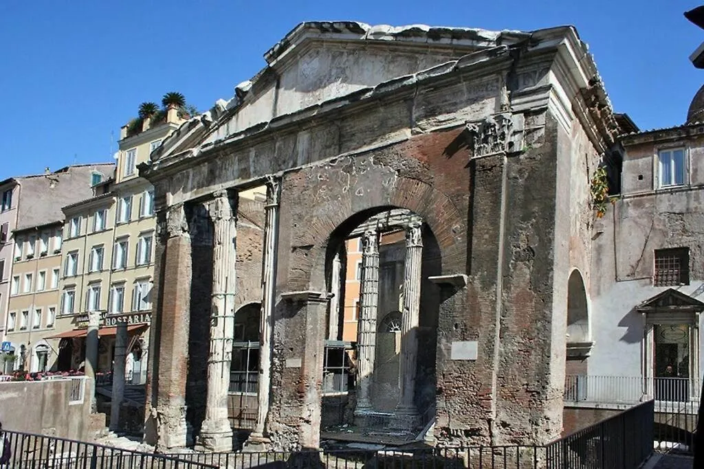 Apartment Over The Roman Ruins
